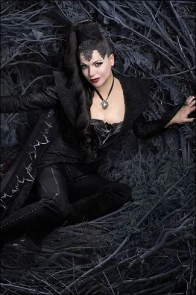 Son double a demandé la Méchante Reine en mariage.