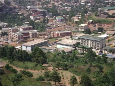 Bamenda, 850 000 habitants, est une ville d'...