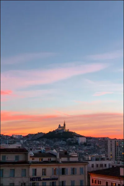 Laquelle de ces villes françaises est située sur l'itinéraire du Rhône ?