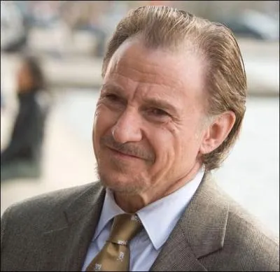 Qui interprte Sadusky ?