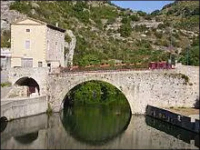 Je vous propose une balade sur ce pont romain, au Pouzin. Ville au bord du Rh&ocirc;ne, elle se situe dans le d&eacute;partement ...