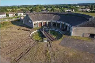 Nous partons maintenant dans les Pays-de-la-Loire &agrave; la d&eacute;couverte de la rotonde ferroviaire de Montabon. Ancienne commune de l'arrondissement de La Fl&egrave;che, elle se situe dans le d&eacute;partement ...