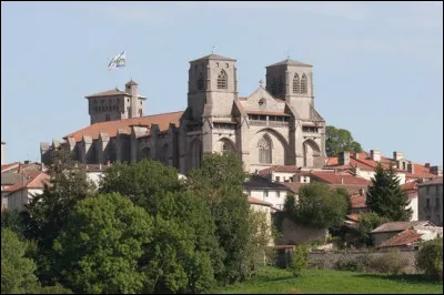 Où devrez-vous vous rendre pour voir l'ancienne abbaye de la Chaise-Dieu ?