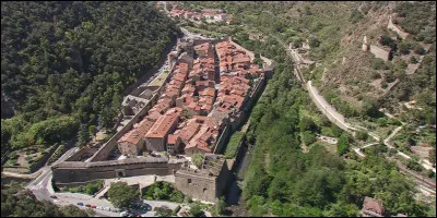 Où irez-vous pour voir le village de Villefranche-de-Conflent ?