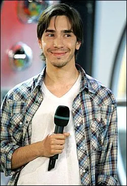 A quel personnage num�rique pr�te-il sa voix en VO ?