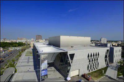 Fengshan, 350 000 habitants, est une ville d'...