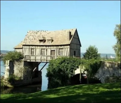 Ce vieux moulin à colombage a été construit sur un ancien pont. Sur quel fleuve le trouve-t-on ?