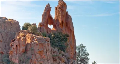 Où pouvez-vous, avec un peu de chance, admirer ce petit cur minéral percé dans la roche ?
