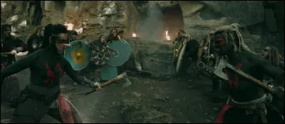 Complétez : 
"Þél höggr stórt fyr..."