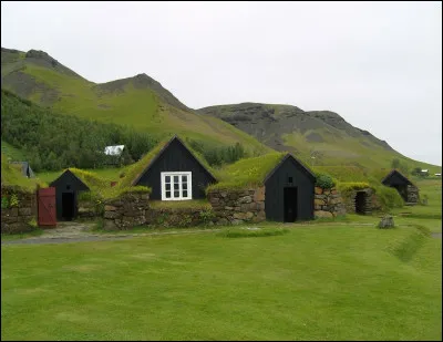 Complétez : 
"Blikur á lofti og brátt gæti..."