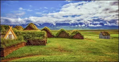 Complétez : 
"Sem bústnu lambi..."
