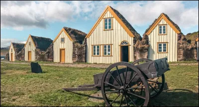 Complétez : 
"Gæfan fylgir..."