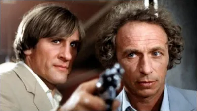 Je joue dans "La Ch&egrave;vre" et dans "Mammuth".Je m'appelle...