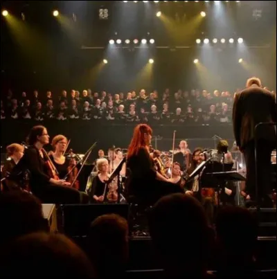 Complétez : 
"Þú sem veitir höltum..."