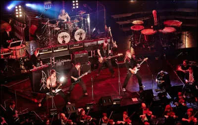 Complétez : 
"Hefur ekki vopn og..."