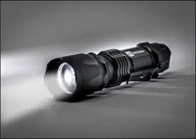 Durant quel siècle est apparue la lampe torche ?