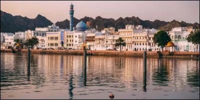 Mascate, 30 000 habitants, est une ville d'...