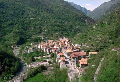 Vous trouverez ici la maison san...[Complétez !] du département, cette fois en dur dans les locaux de la mairie, dans le 06.