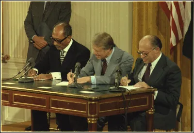 Le dernier phare de France fut mis en service en...