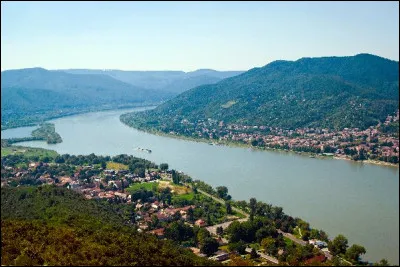 Nous allons un peu vers le sud, dans ce pays traversé par le Danube :