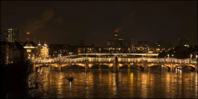 Dans quelle ville est situé le siège mondial de la Banque des règlements internationaux ?