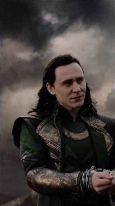 Où Loki atterrit-il après avoir volé le Tesseract aux Avengers ?