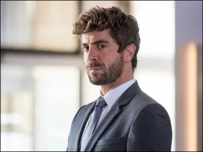 Quelle élève sort avec Lisandro Inesta ?