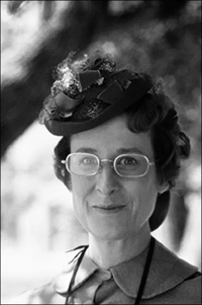 Combien de maîtres et maîtresses se sont succédés à la petite école de Walnut Grove ?