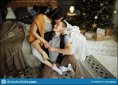 Ton amoureux t'embrasse à ton arrivée. Que fais-tu ?