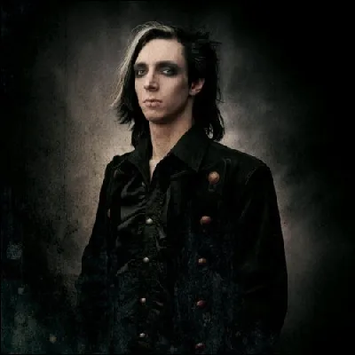 "Paving my way
On blood and bones
Nothing will stay
But love alone"
De quelle chanson ces paroles sont-elles extraites ?