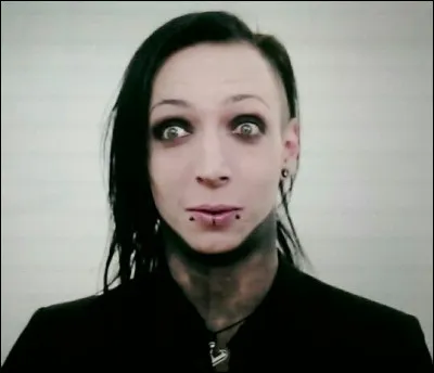 "Judgement awaits
On who you are
A mind depraved by sabotage
It matters not
Your chosen creed
Your given fate
Can be redeemed"
De quelle chanson ces paroles sont-elles extraites ?