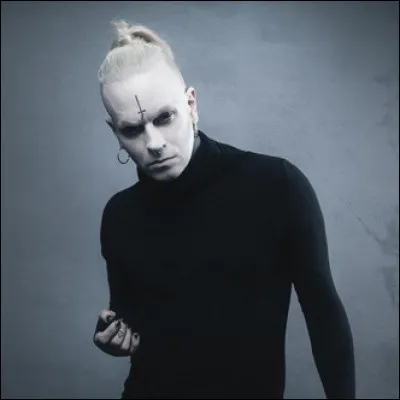 "Give me a purpose
A light in the sorrow
A life beyond this death
Oh, give me a reason
A kill for the arrow
A heart behind this breath"
De quelle chanson ces paroles sont-elles extraites ?