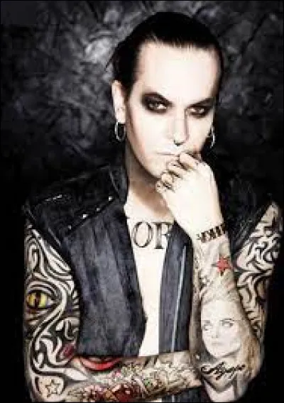 "No soul is immune to
The melancholic moon
But fate has come too soon"
De quelle chanson ces paroles sont-elles extraites ?