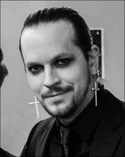 "In celestial bliss
Breaths like ocean tides
When we run from the lights
The dreams we resist"
De quelle chanson ces paroles sont-elles extraites ?