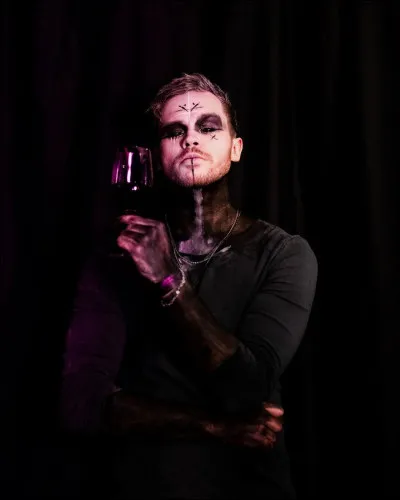 "The night was black as coal
Helpless like a child
With hands enchained and cold
I was looking up in fright"
De quelle chanson ces paroles sont-elles extraites ?