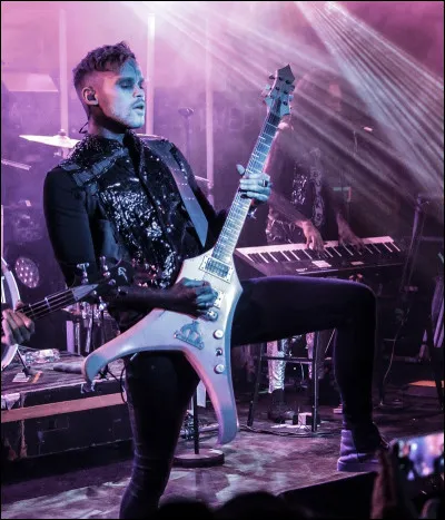 "Always be aware
So you can feel it
Always be scared
But never fear it "
De quelle chanson ces paroles sont-elles extraites ?