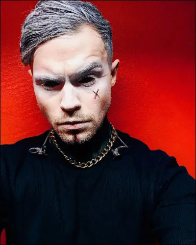 "Lying face down
Below ground
My breakdown
Lying face down
Below ground
My breakdown"
De quelle chanson ces paroles sont-elles extraites ?