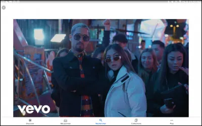 Avec qui Eva Queen a-t-elle fait son feat ?