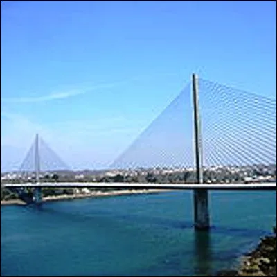 Quel pont hauban&eacute; est le plus long d�Europe avec une longueur de 2460 m ?