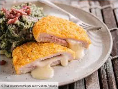 Le cordon bleu est une escalope roulée autour de jambon et de fromage, puis panée.