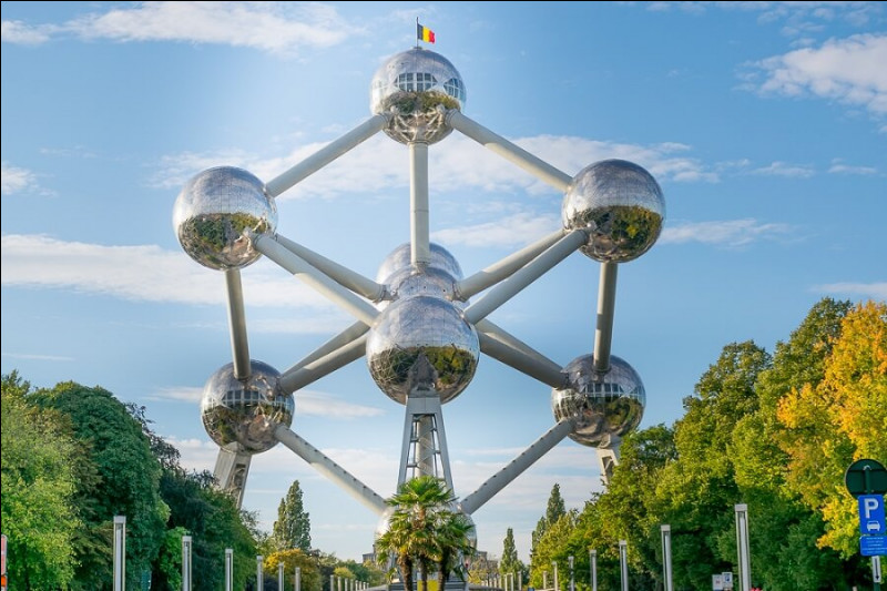 Quelle place occupe Bruxelles, la capitale, dans le classement des plus grandes villes de Belgique ?
