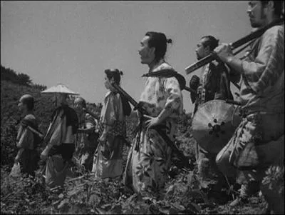 Dans 'les 7 samouras', combien survivent au combat ?