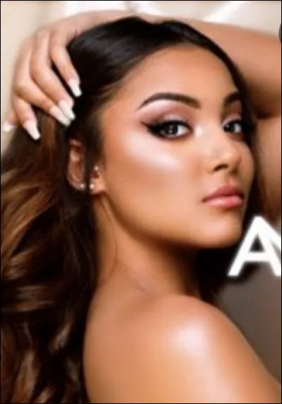 À quel âge a-t-elle signé ?