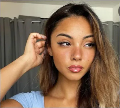 Avec combien de chanteurs a-t-elle sorti des tubes ?