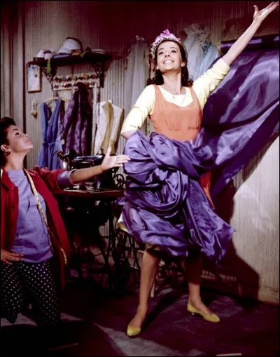 Quelle est la chanson qu'interprète Maria de "West Side Story" dans la boutique ?
