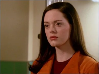 À quelle saison correspond ce look de Paige Matthews ?