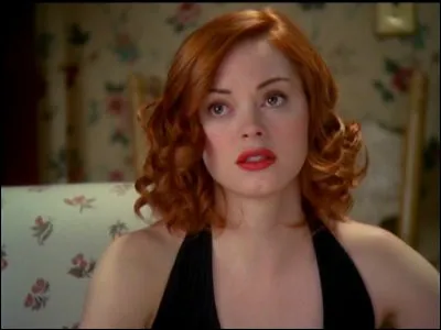 À quelle saison correspond ce look de Paige Matthews ?