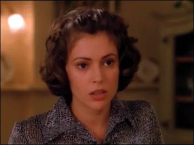 À quelle saison correspond ce look de Phoebe Halliwell ?