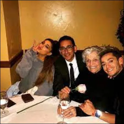 Comment se nomme la grand-mère de Ari (Du côté de son père) ?