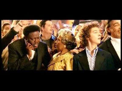 Dans Charlie's Angels, les Anges se dchainent on le voit faire :